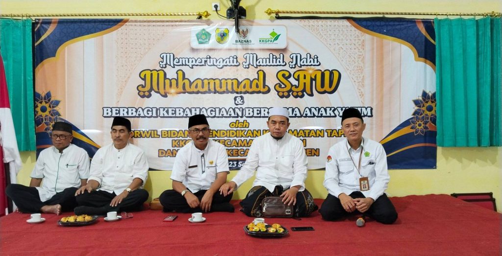 Pesantren: Antara Kaca Benggala dan Cermin Retak