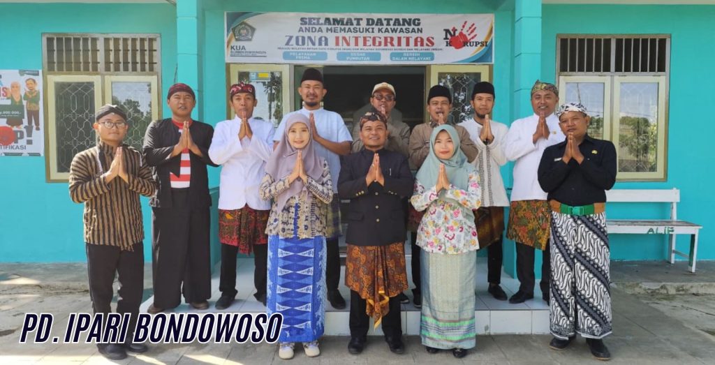 Semarak Hari Guru Nasional, KUA Sumberwringin Tampil Berbusana Adat